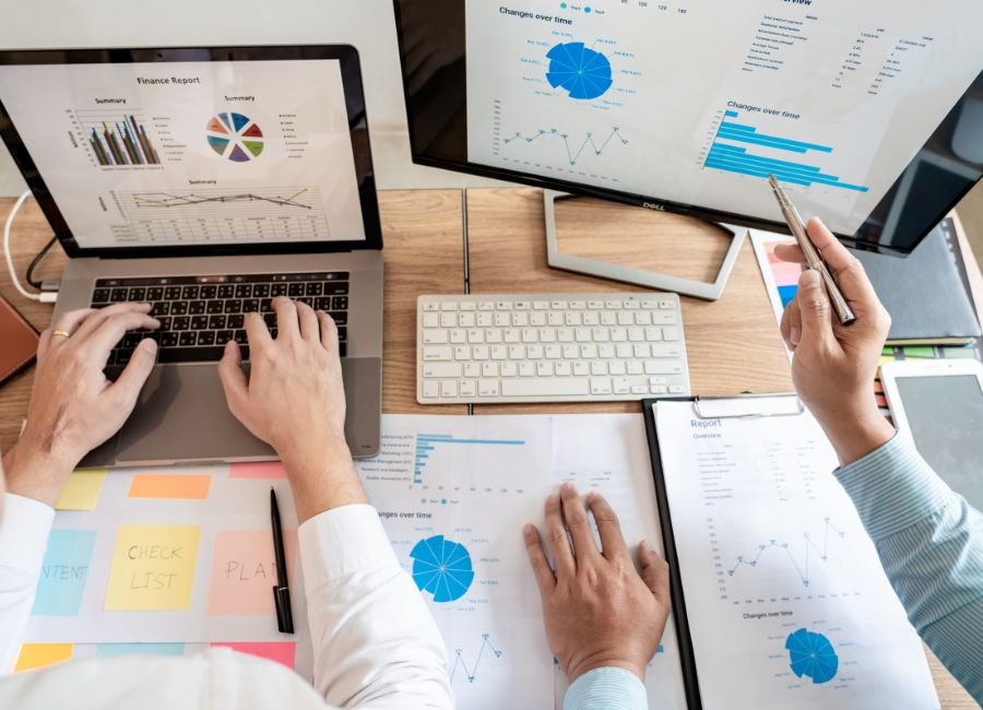 Adaptación al Entorno y Estrategia